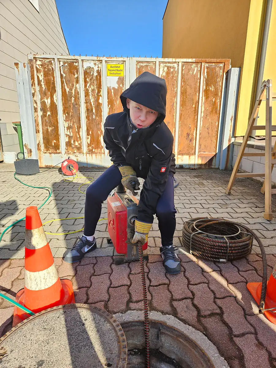 Früh übt sich... Kanal-Noteinsatz unseres Junior Chefs :)